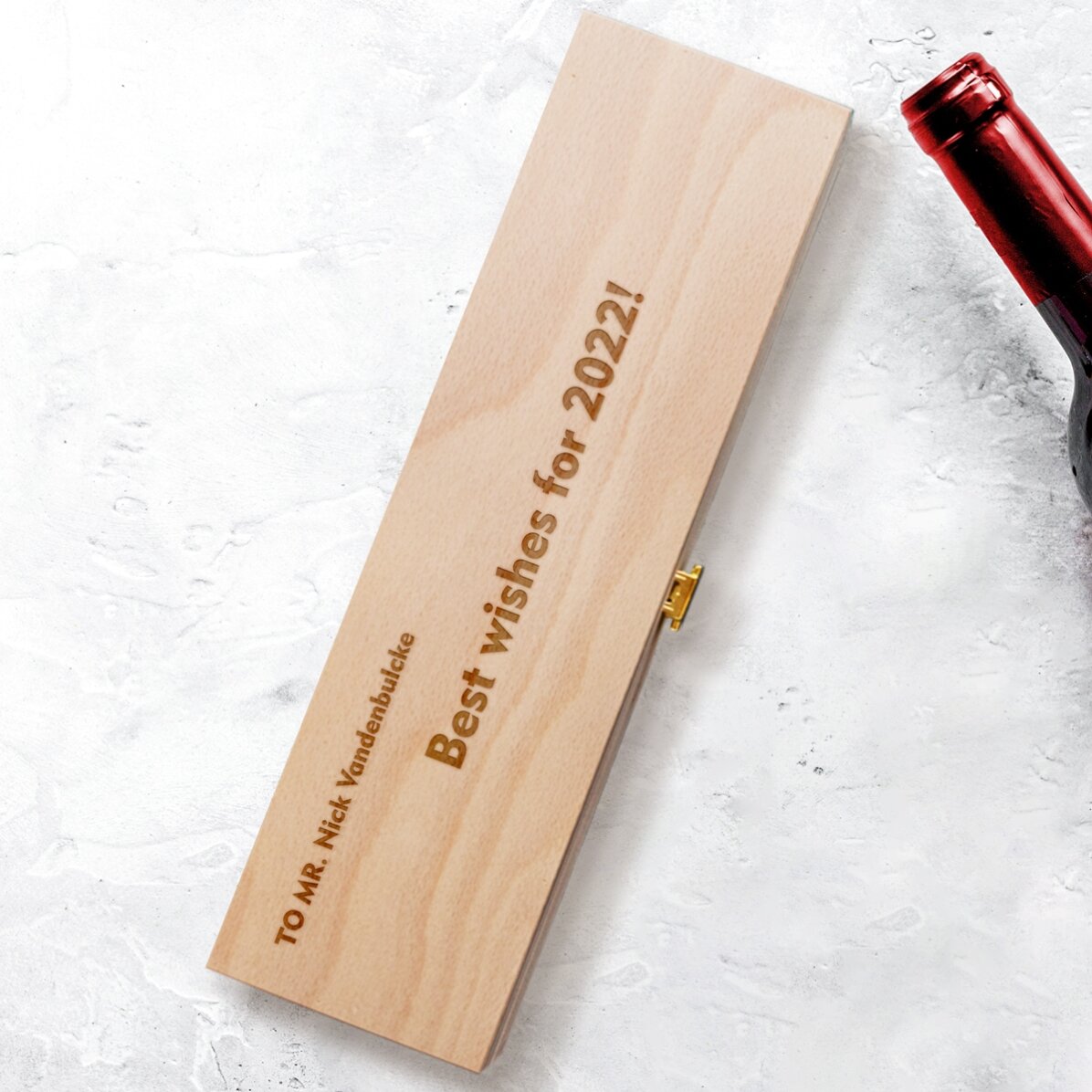 Personalised wine box with logo and message