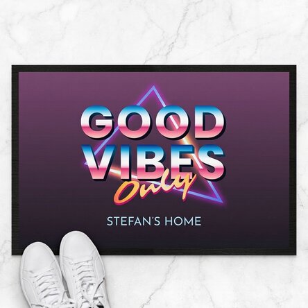 Spersonalizowana wycieraczka z napisem – „Good vibes only”