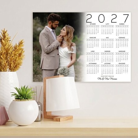 Spersonalizowany plakat-kalendarz ze zdjęciem i napisem – „Our first year”