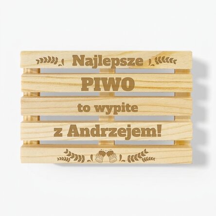 Spodek pod szklankę w kształcie palety z indywidualnym napisem – Najlepsze piwo