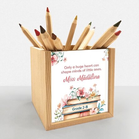 Personalised pencil holder with message text for teachers