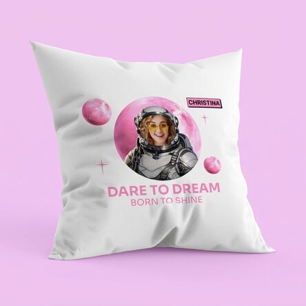 Spersonalizowana poduszka ze zdjęciem i napisem – Dare to Dream