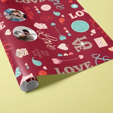 Spersonalizowany papier do pakowania prezentów z dwoma zdjęciami – wzór „Love”