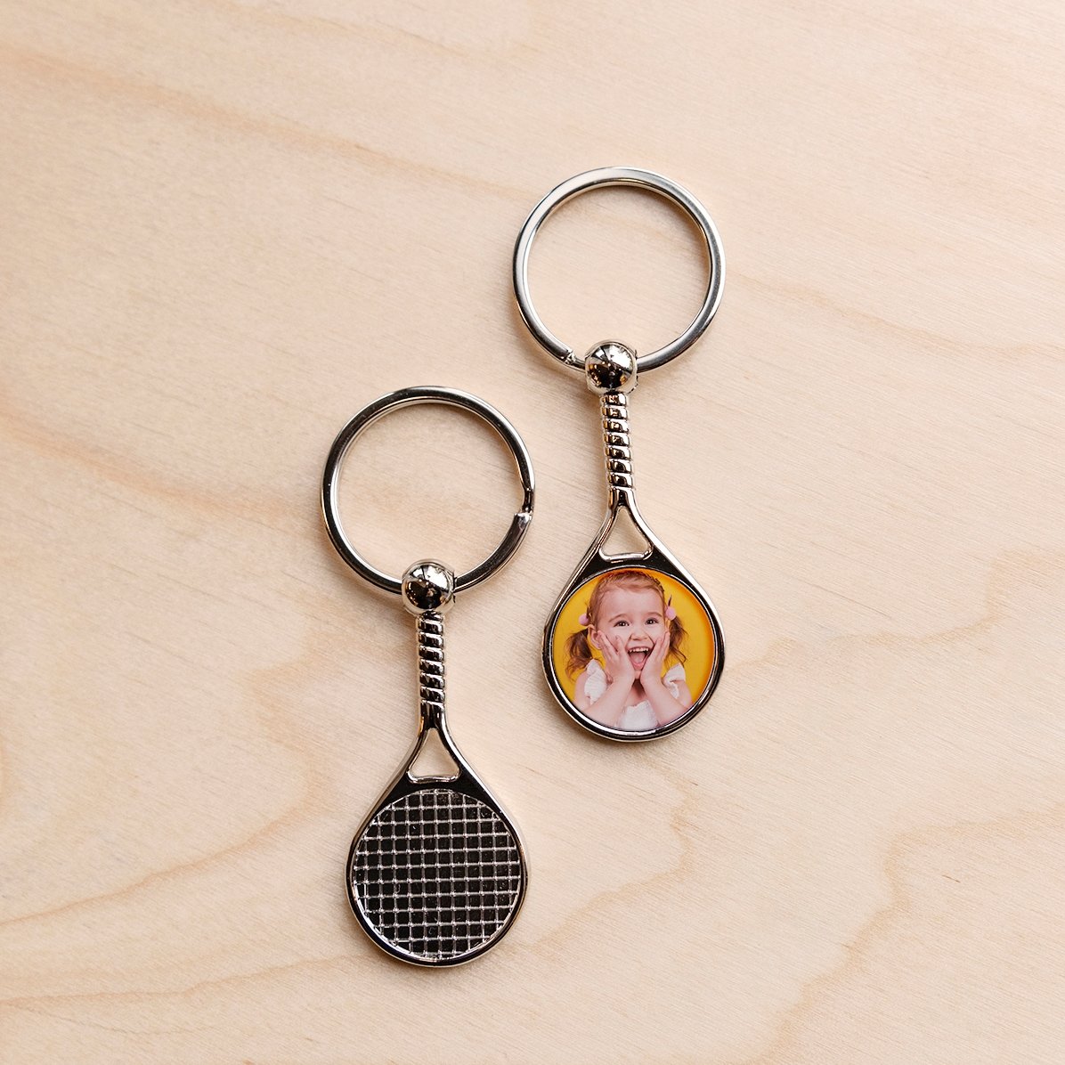 Breloc w kształcie rakiety tenisowej z personalizowanym zdjęciem – Happy