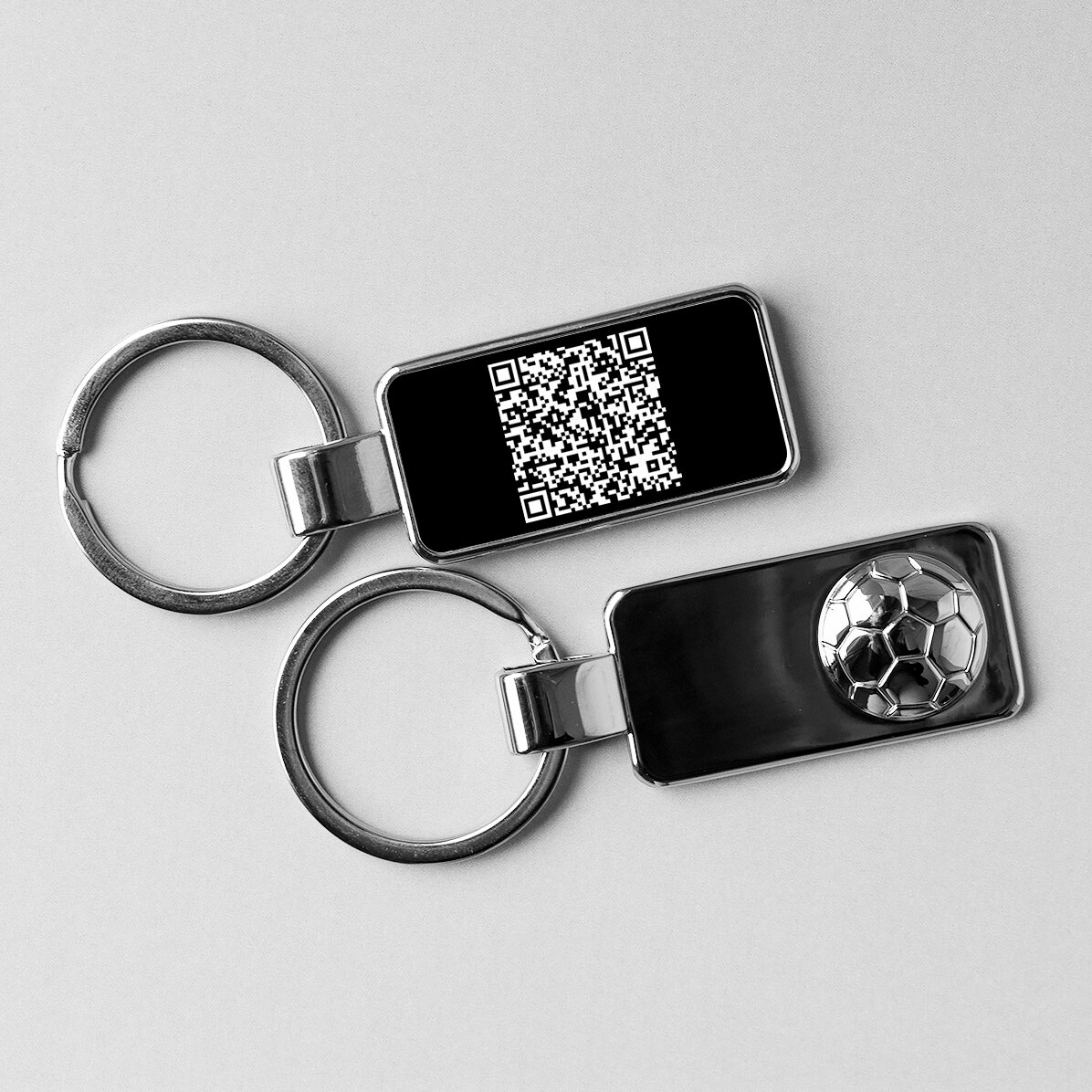 Spersonalizowany brelok z kodem QR – model piłkarski