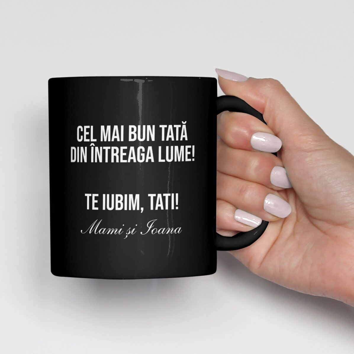 Spersonalizowany czarny kubek z napisem
