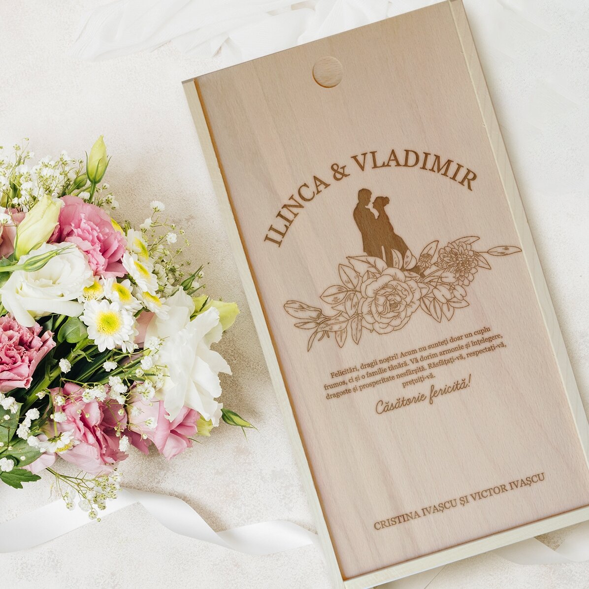 Spersonalizowane drewniane pudełko prezentowe z dedykacją – prezent ślubny