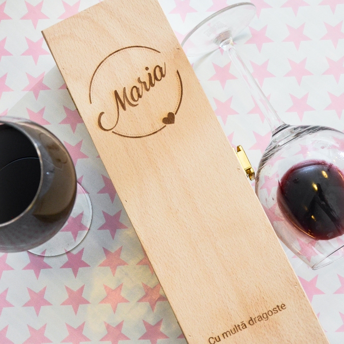 Personalised wine box with name and text