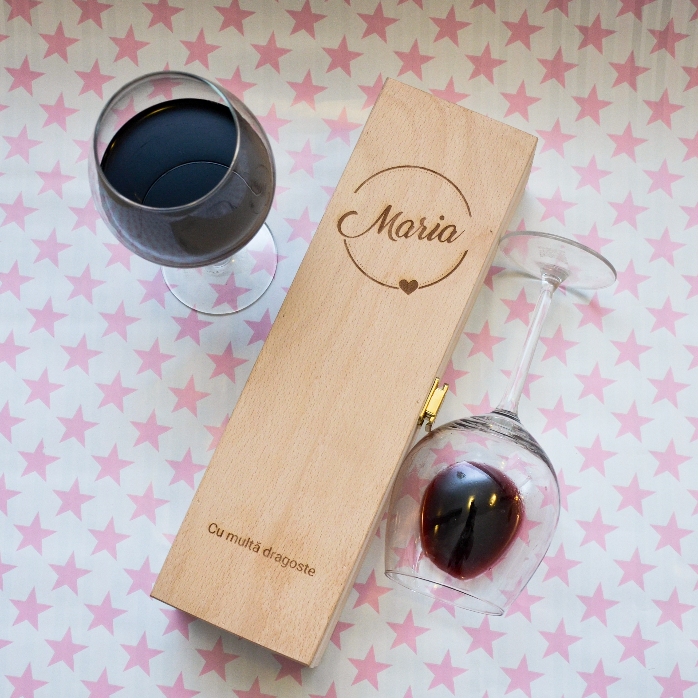 Personalised wine box with name and text