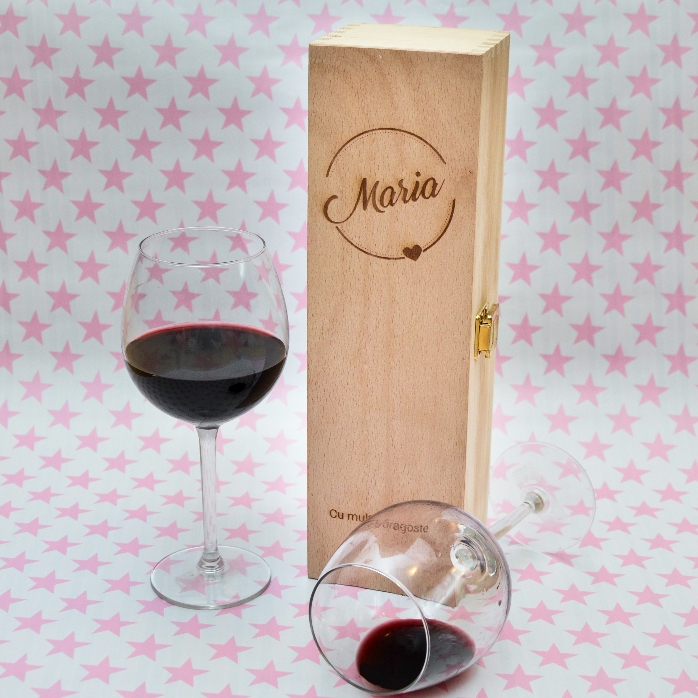 Personalised wine box with name and text