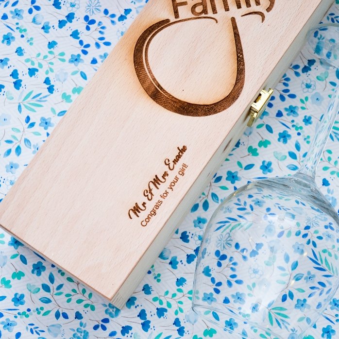 Spersonalizowane pudełko na wino – Infinite Family