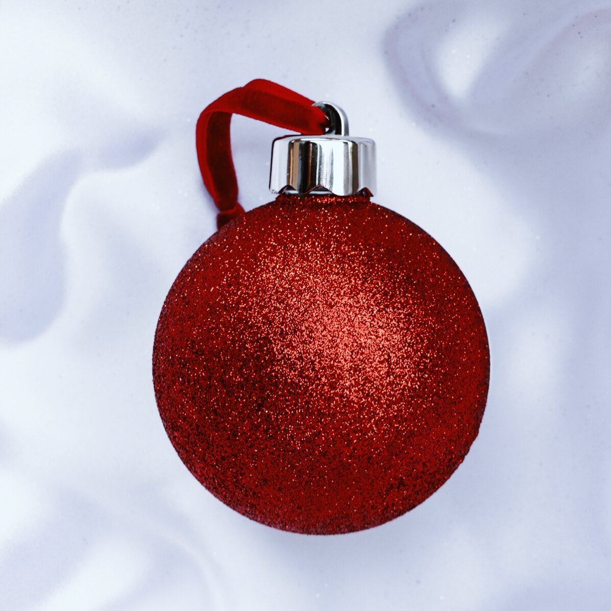 Spersonalizowana kula z logo i napisem – model świąteczny