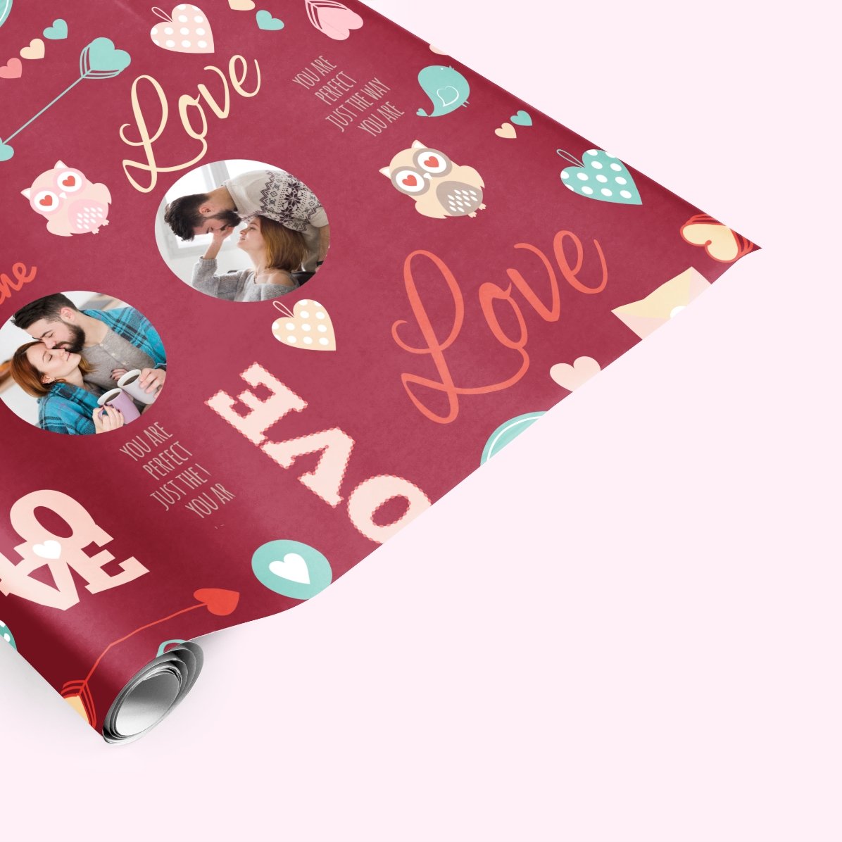 Spersonalizowany papier do pakowania prezentów z dwoma zdjęciami – wzór „Love”