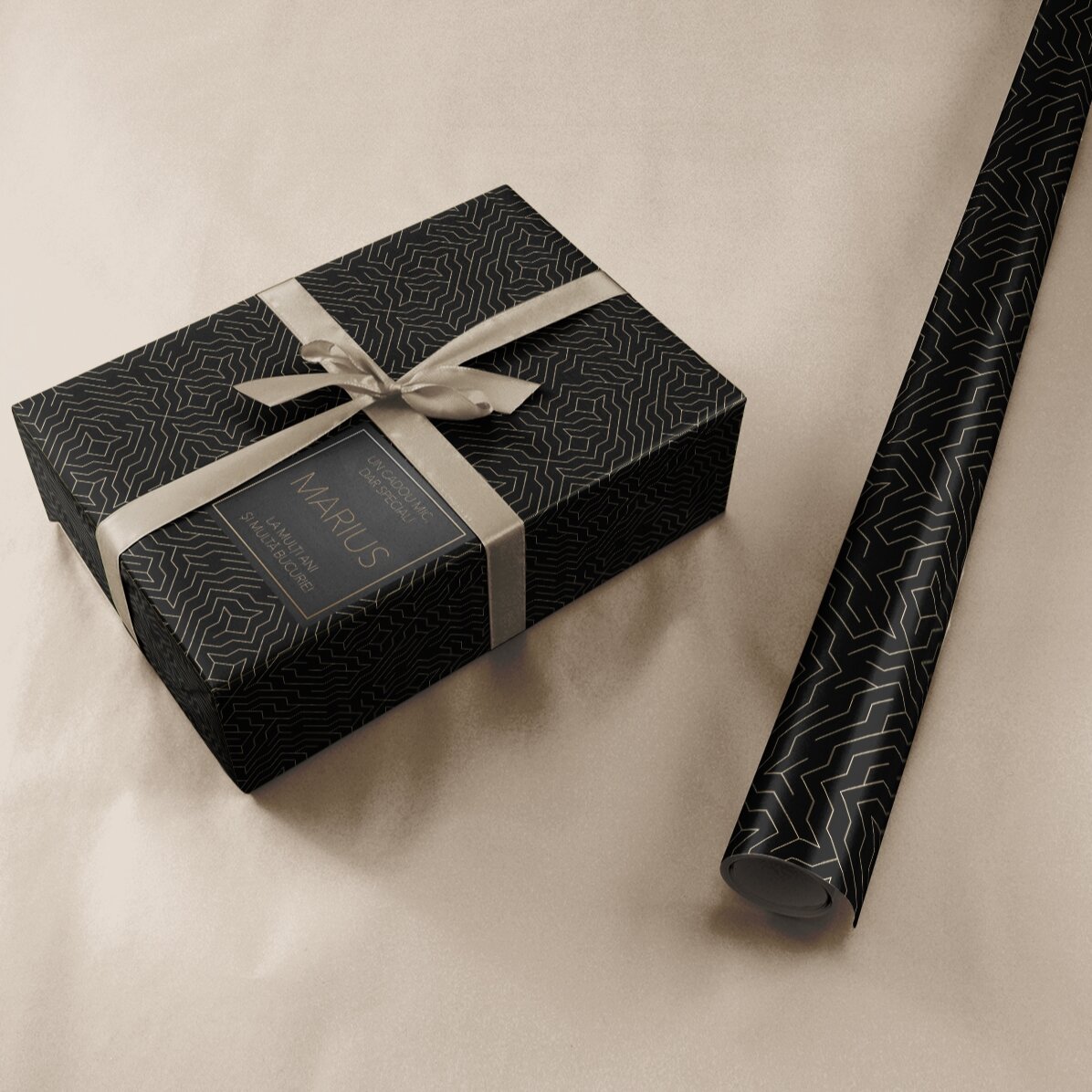 Papier do pakowania prezentów z indywidualnym napisem – Black & Gold