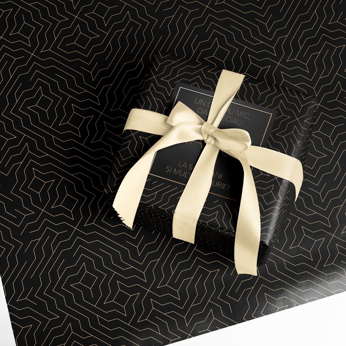 Papier do pakowania prezentów z indywidualnym napisem – Black & Gold