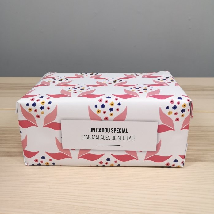 Papier do pakowania prezentów z indywidualnym napisem – Floricele