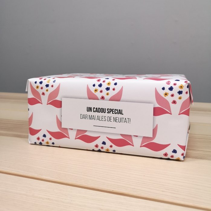Papier do pakowania prezentów z indywidualnym napisem – Floricele