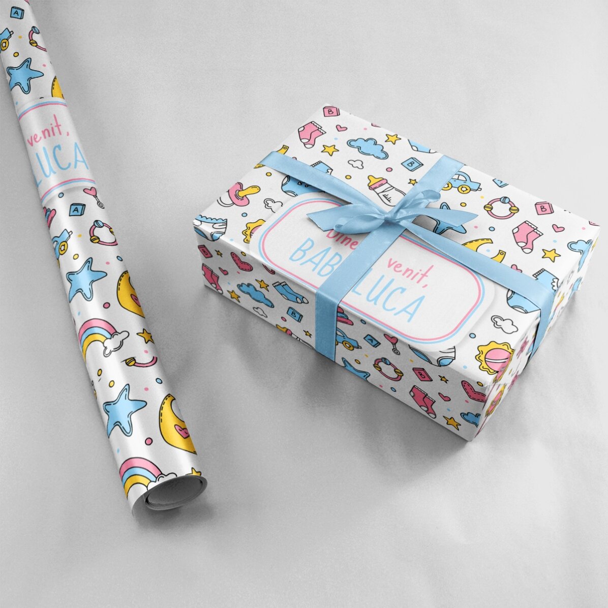 Papier do pakowania prezentów z indywidualnym napisem – „New baby”