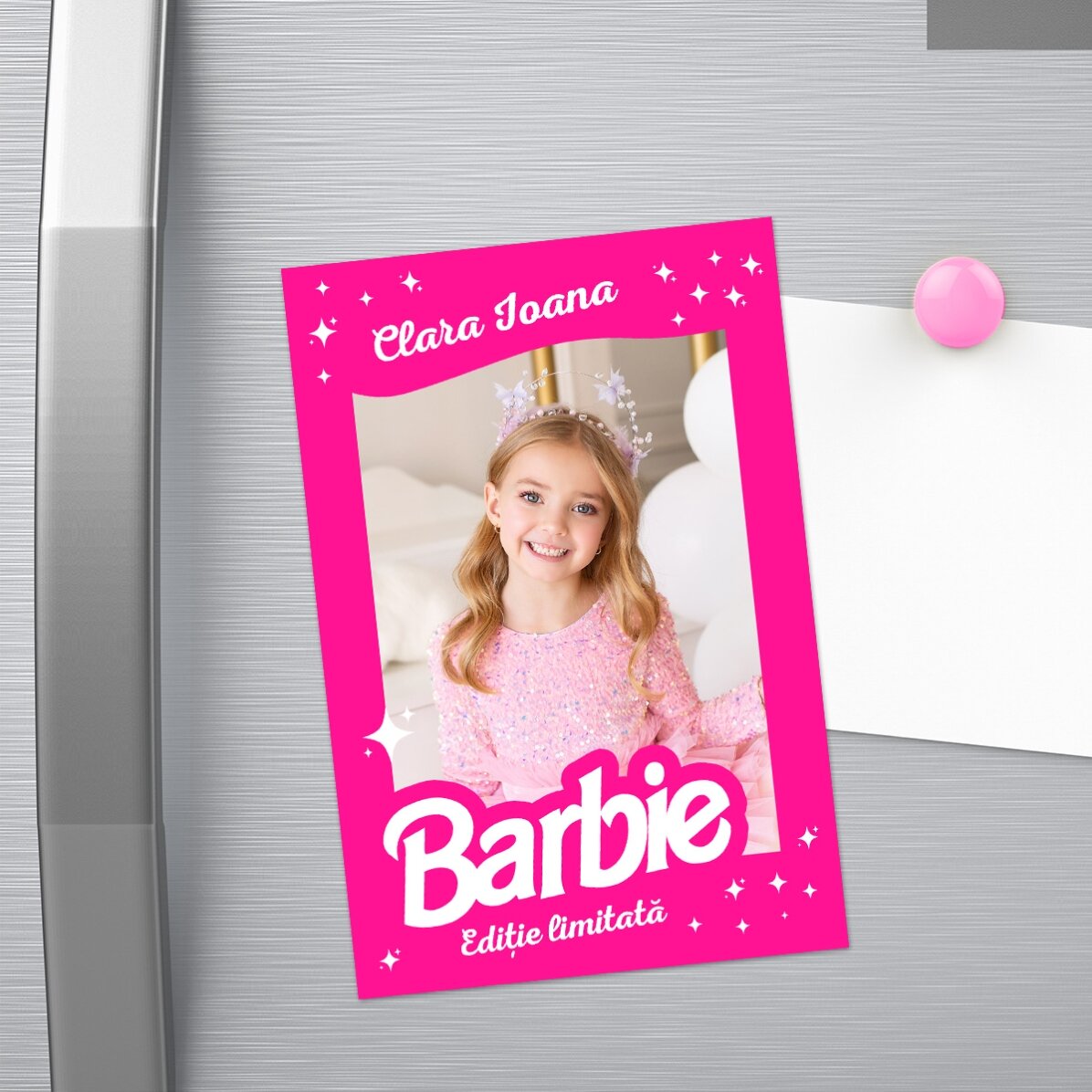 Magnes 10 x 15 cm z własnym zdjęciem i napisem – Barbie