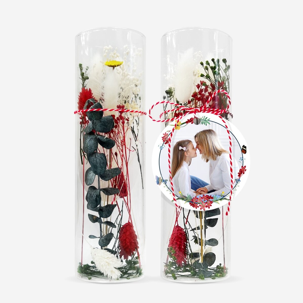 Szklana zawieszka „martisor” z zakonserwowanymi kwiatami, spersonalizowana zdjęciem