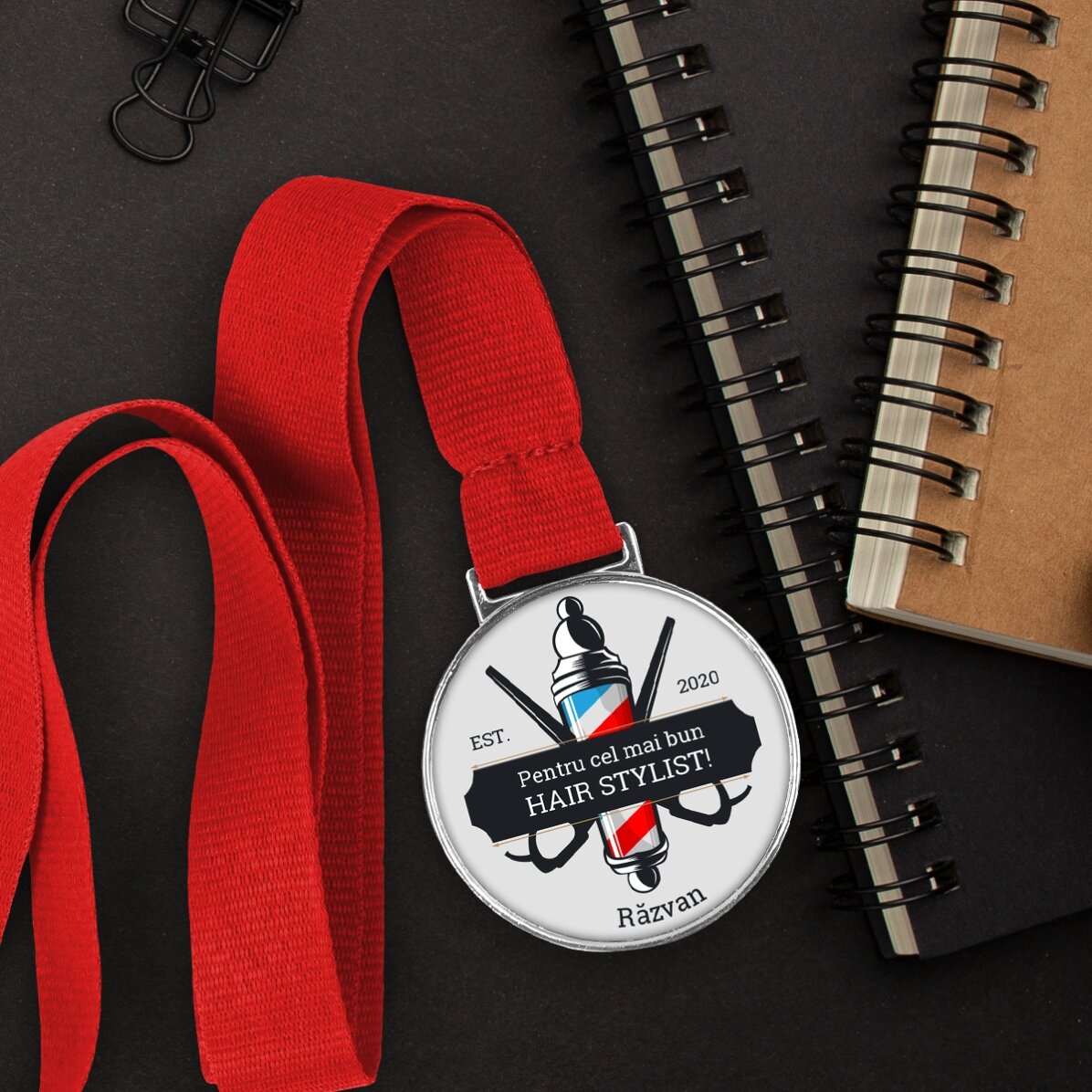 Spersonalizowany medal z dedykacją – fryzjer