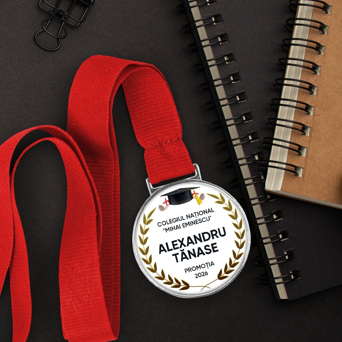 Spersonalizowany medal z napisem – Gratulacje z okazji ukończenia studiów