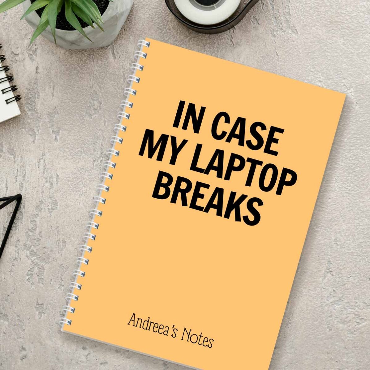 Spis z tekstem na zamówienie – Broken Laptop