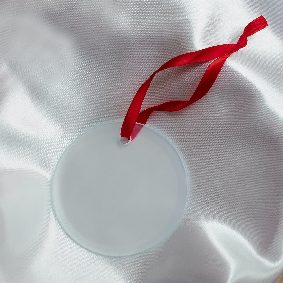 Personalised round ornament with a photo