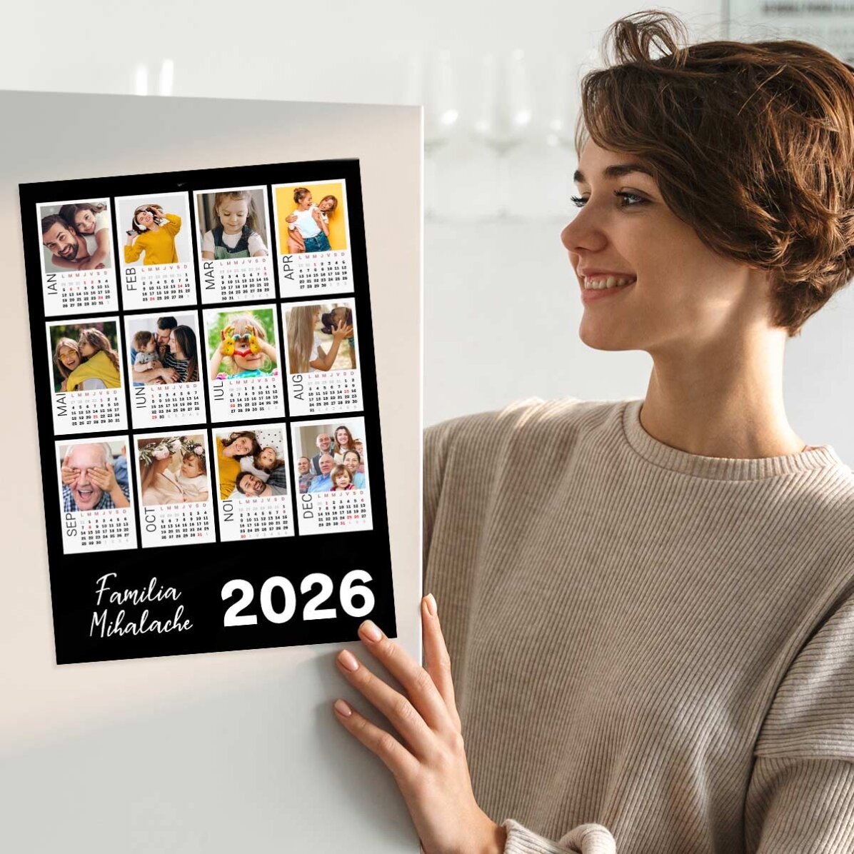 Spersonalizowany plakat-kalendarz z 12 zdjęciami w stylu polaroid i kolorowym tłem