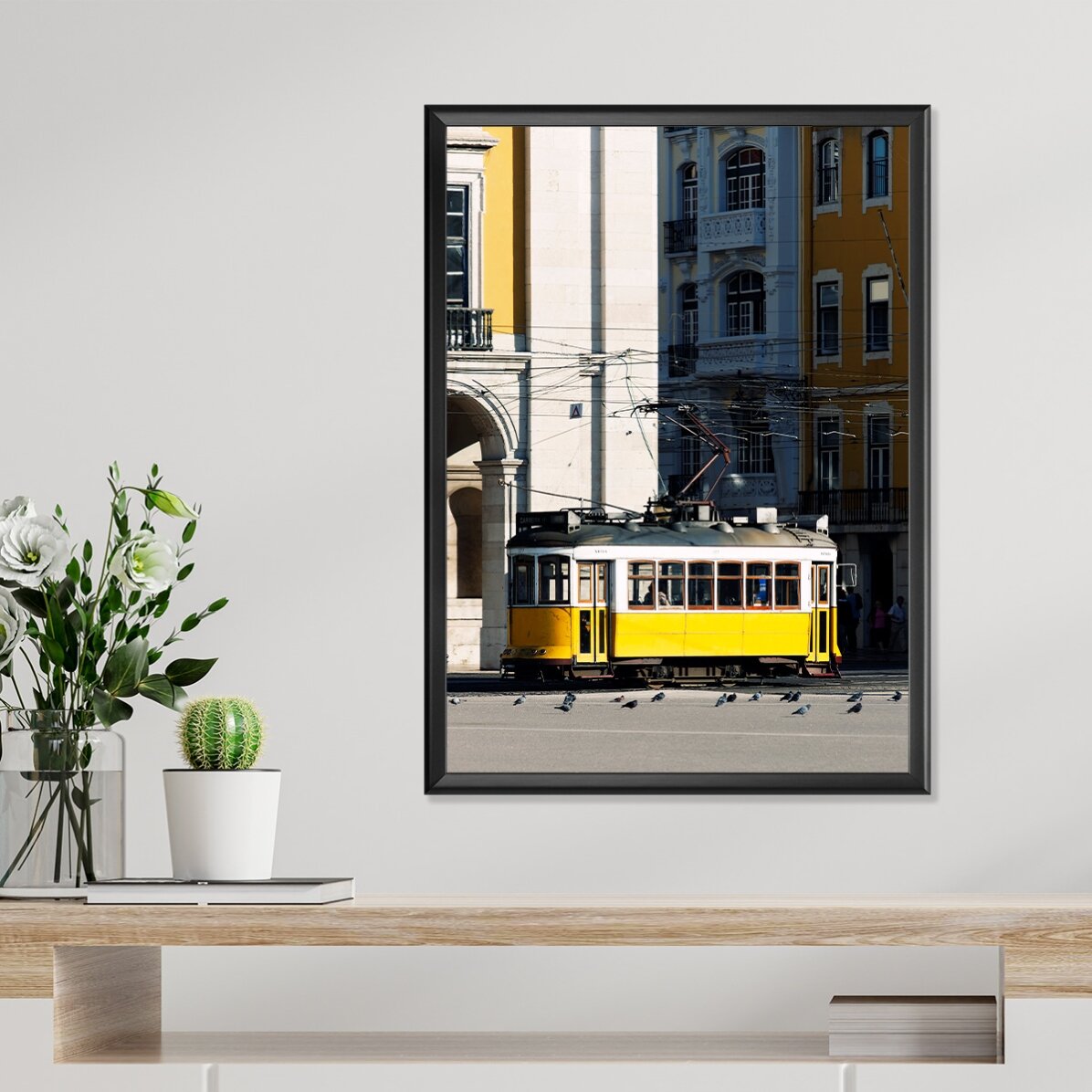 Plakat „Żółty tramwaj w Lizbonie, Portugalia”
