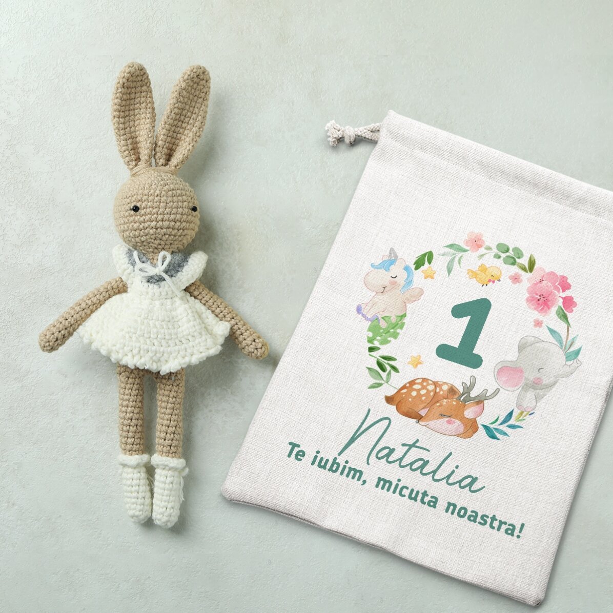 Mała torebka na prezenty z indywidualnym napisem – „Happy birthday, little one!”