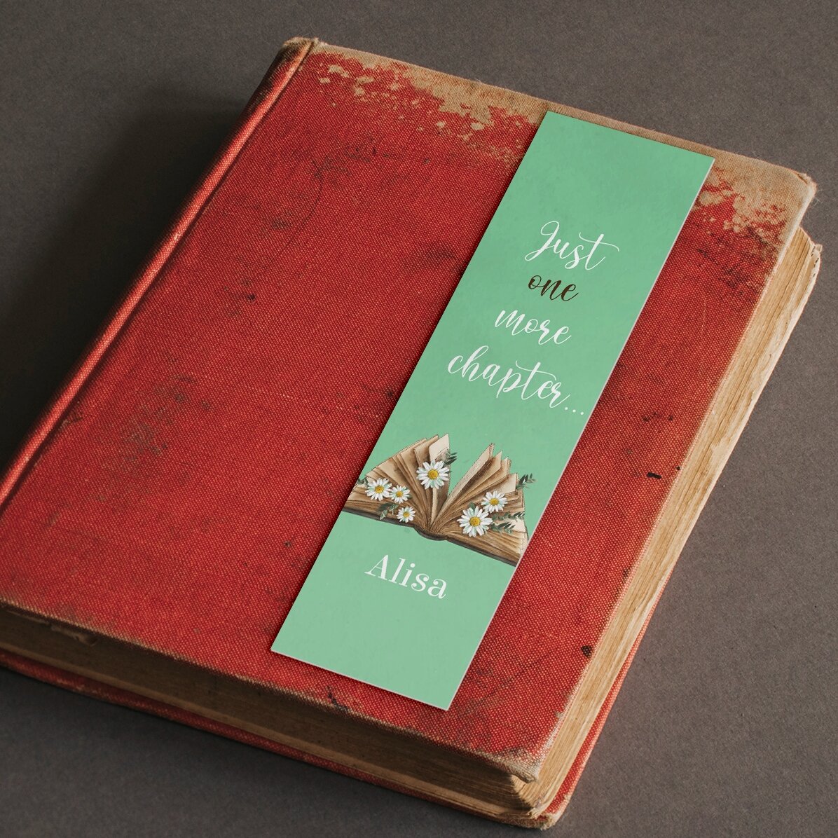 Spersonalizowana zakładka z napisem – „Just one more chapter”