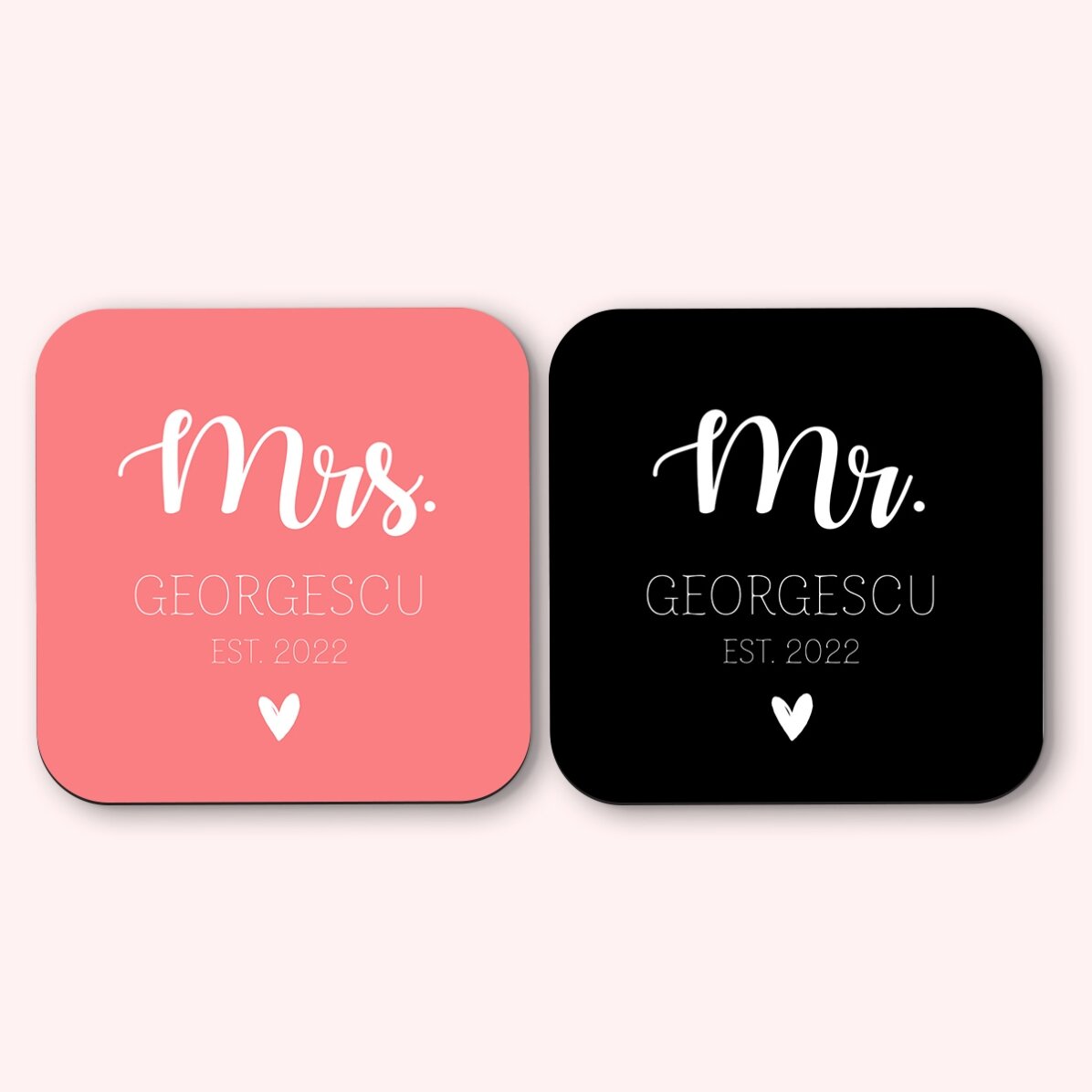 Zestaw 2 spody pod szklanki z indywidualnym napisem – „Mrs and Mr”