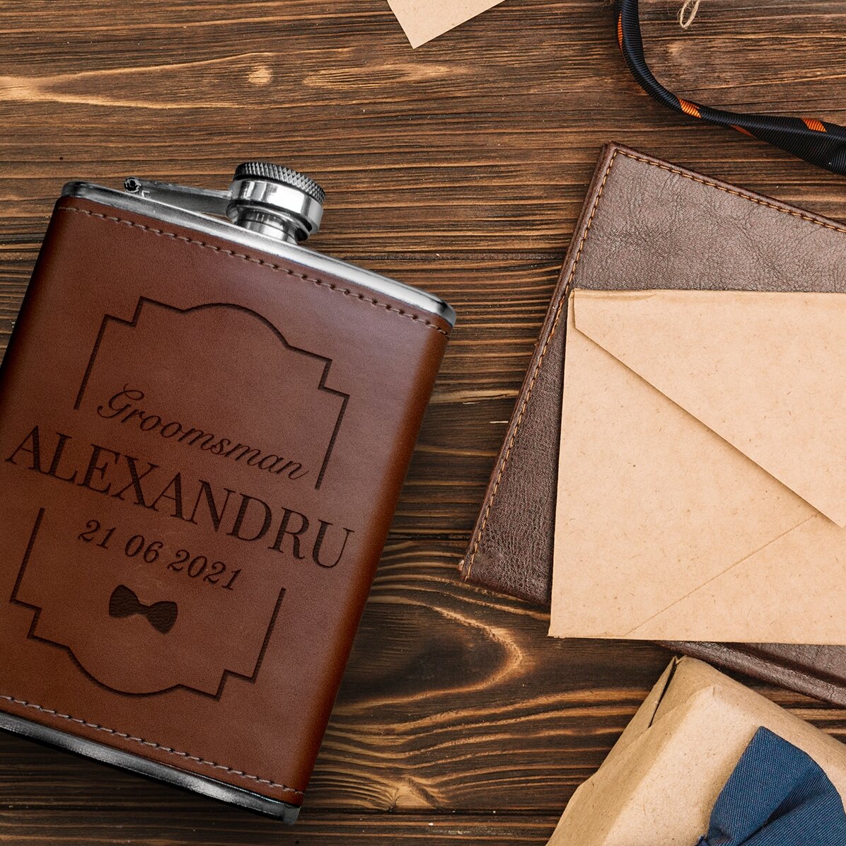 Leather-covered pocket flask personalised with text - Groomsman
