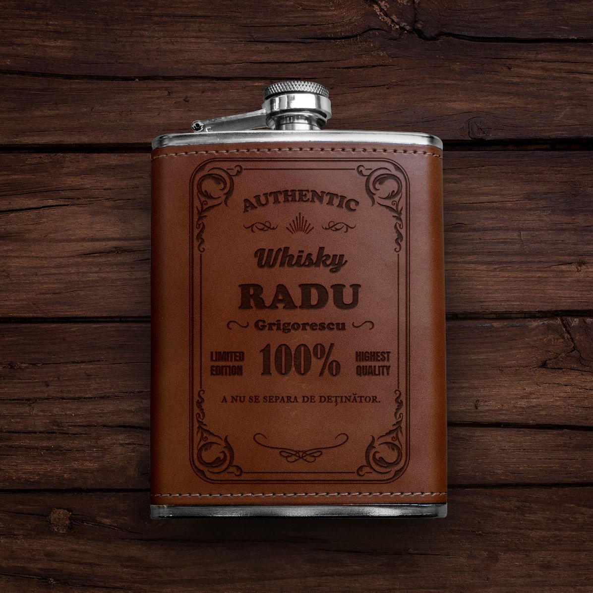 Spersonalizowana kieszonkowa butelka w skórzanym etui – Authentic Drink