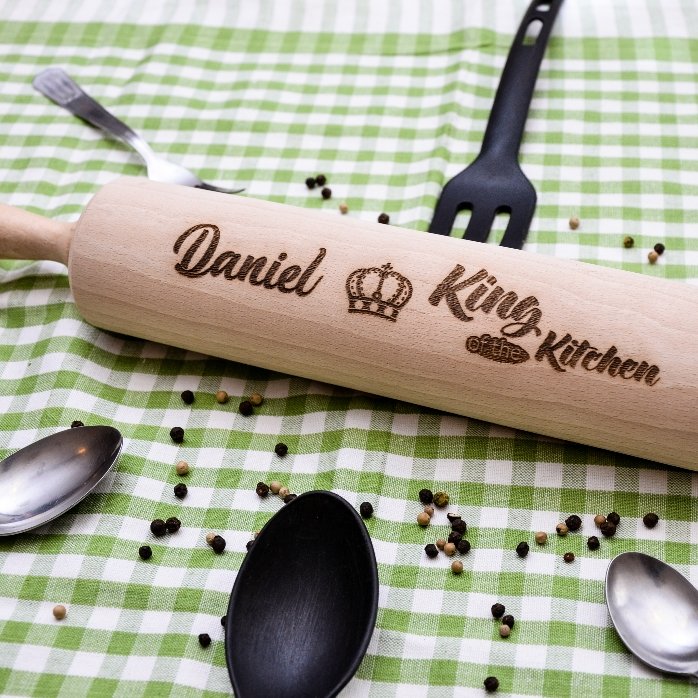 Drewniany wyciskacz do cytryn z personalizacją – King of the Kitchen