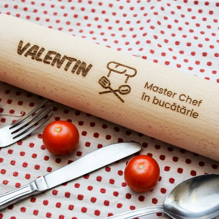 Drewniany mieszadło z indywidualnym napisem – MasterChef w kuchni