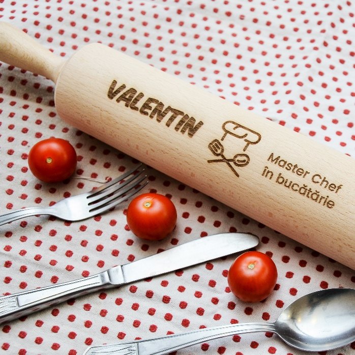 Drewniany mieszadło z indywidualnym napisem – MasterChef w kuchni