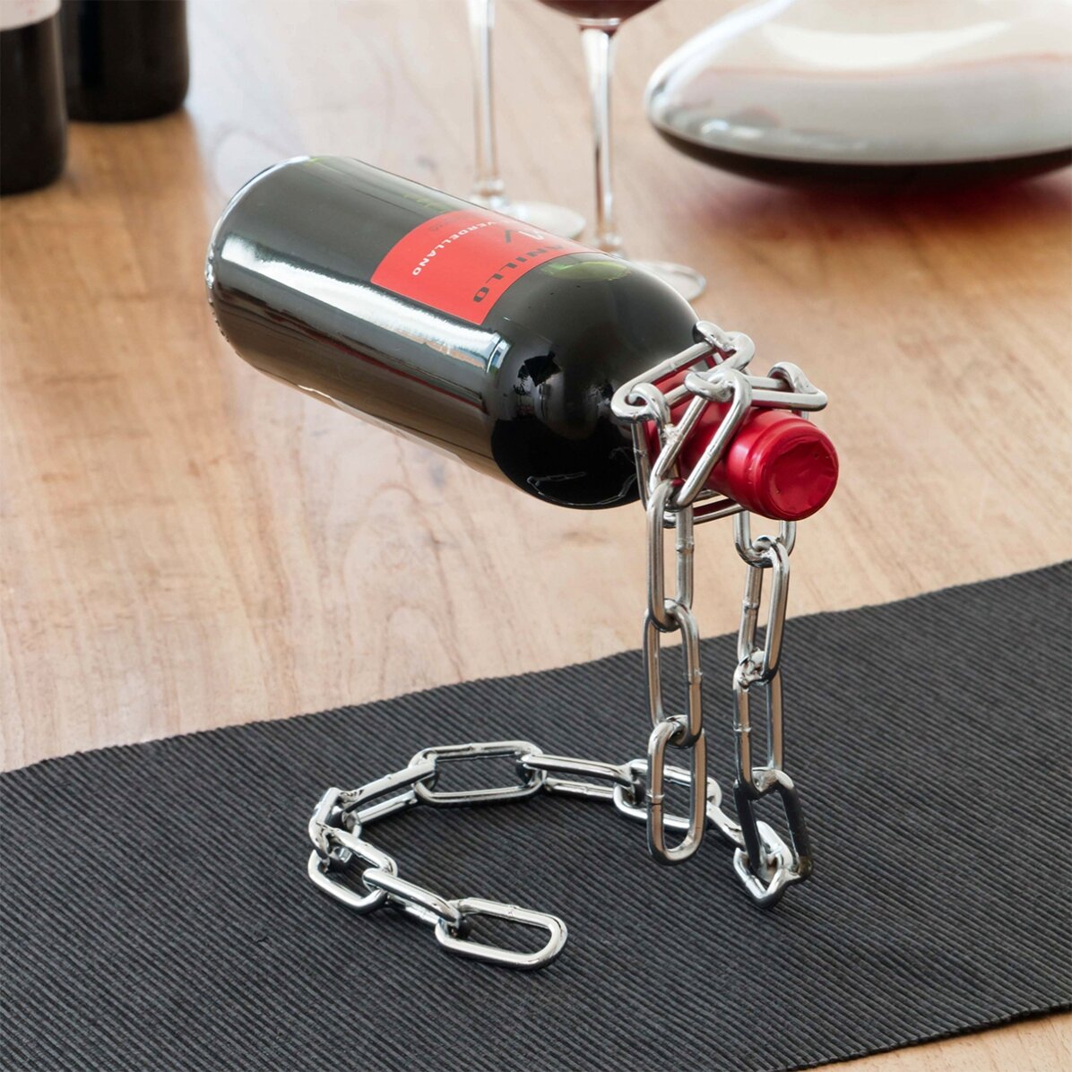 Stojak na wino w kształcie łańcucha