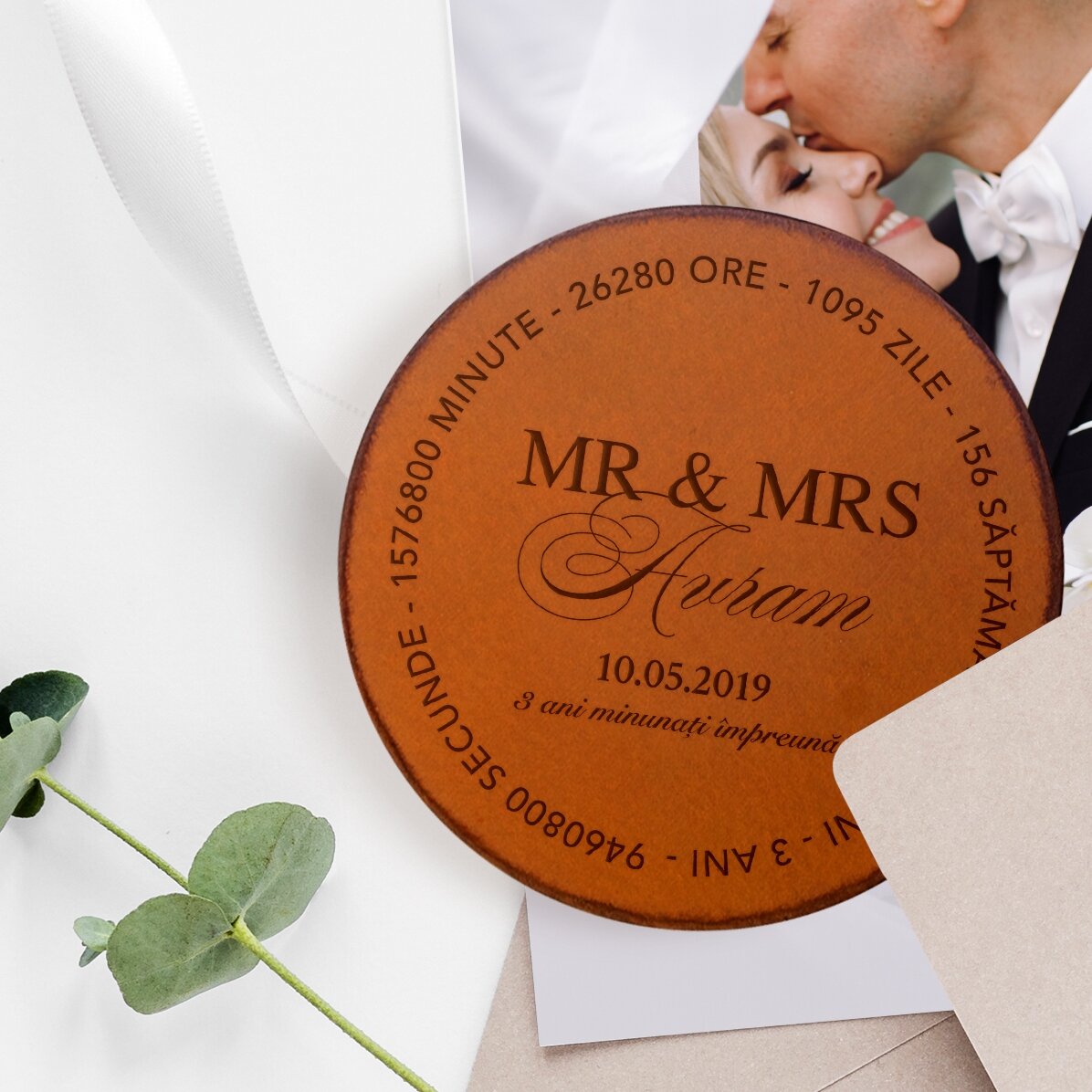 Skórzany uchwyt na szklankę z indywidualnym napisem – Mr & Mrs