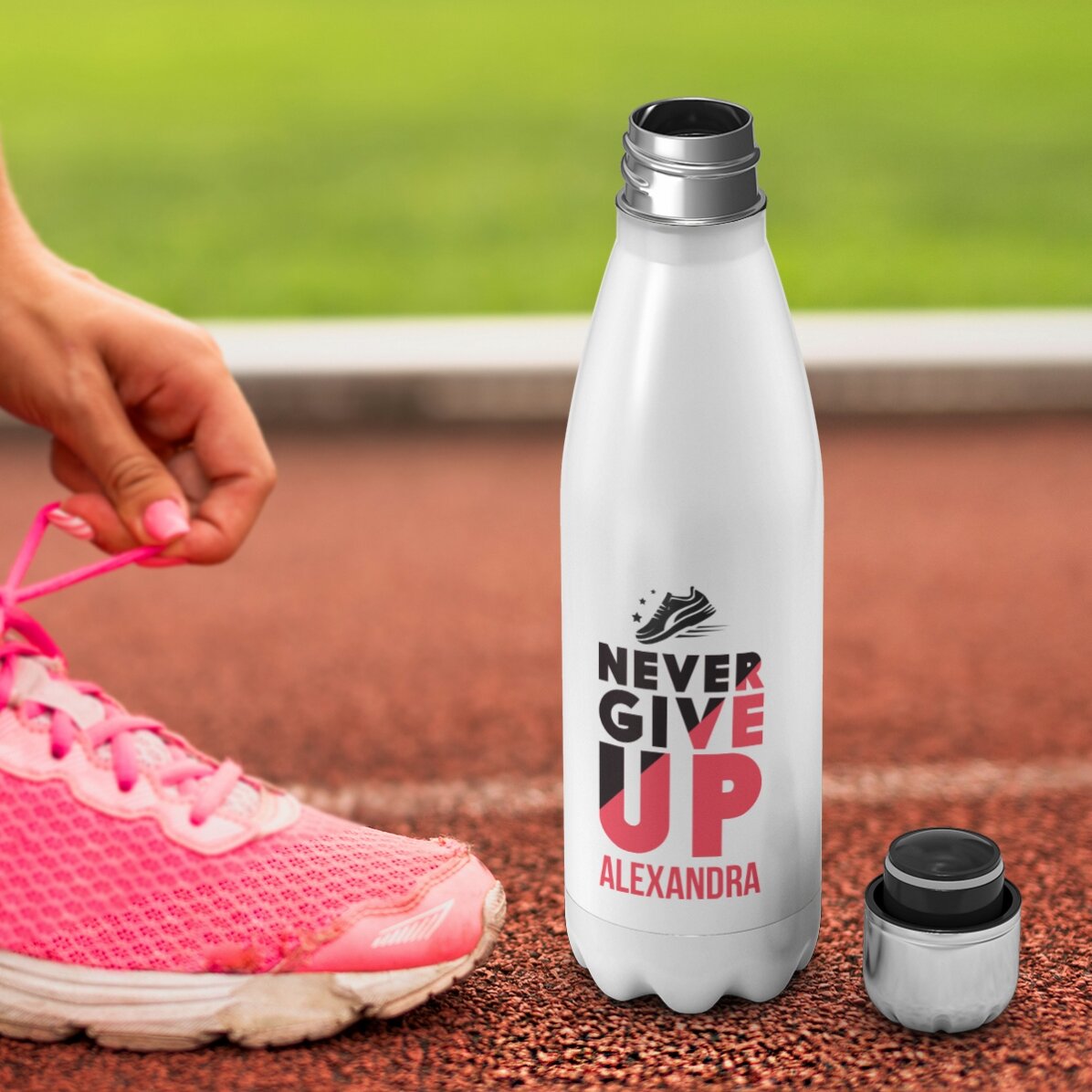 Termos z białą podstawą, spersonalizowany imieniem – Never give up
