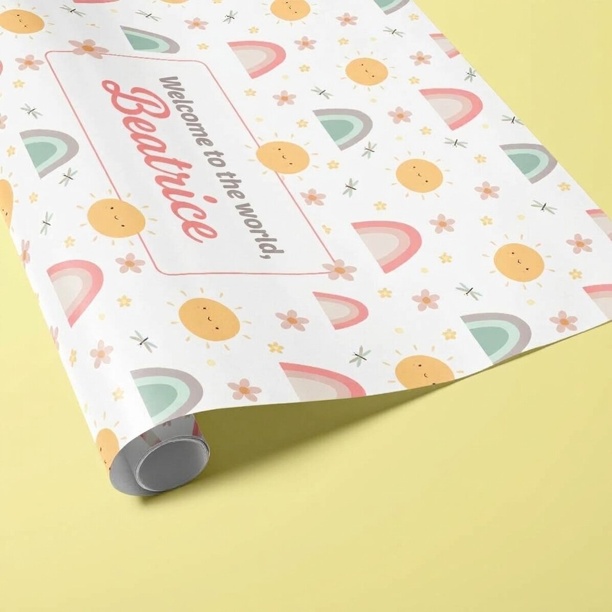 Papier do pakowania prezentów z indywidualnym napisem – „Baby girl”