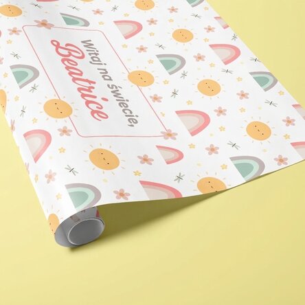 Papier do pakowania prezentów z indywidualnym napisem – „Baby girl”