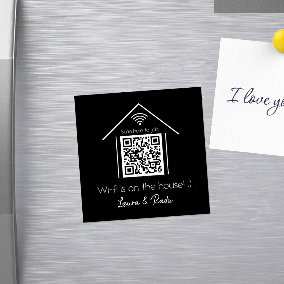 Spersonalizowany magnes 10x10 z napisem i kodem QR – „Scan for Wi-Fi”