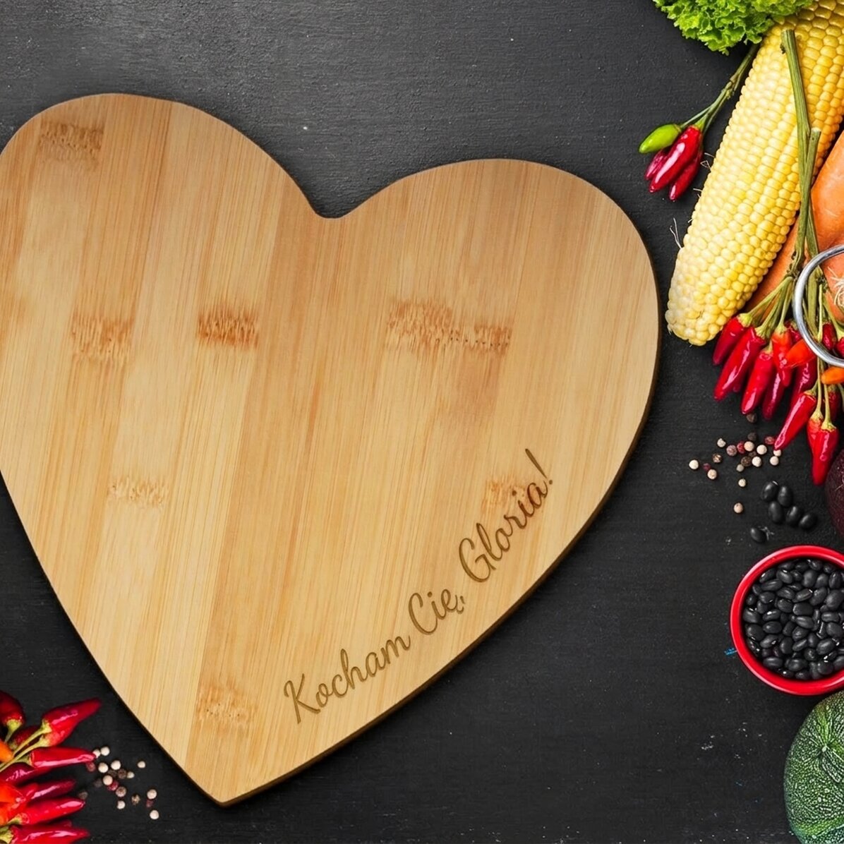 Spersonalizowana deska do krojenia w kształcie serca z napisem – Love
