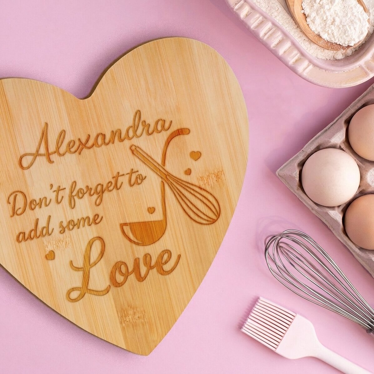 Heart-shaped chopping board personalised with name - Love