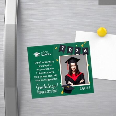Magnes 12 x 10 cm z nadrukiem logo, zdjęciem i tekstem – Gratulacje z okazji ukończenia szkoły!