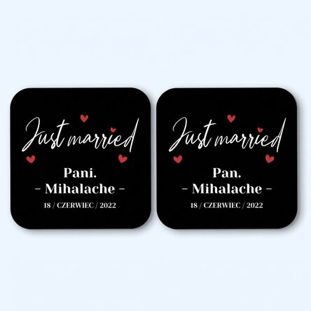 Zestaw 2 spody pod szklanki z indywidualnym napisem – Just Married