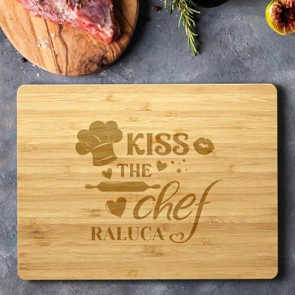 Prostokątna deska do krojenia z bambusa z indywidualnym nadrukiem – Kiss the chef