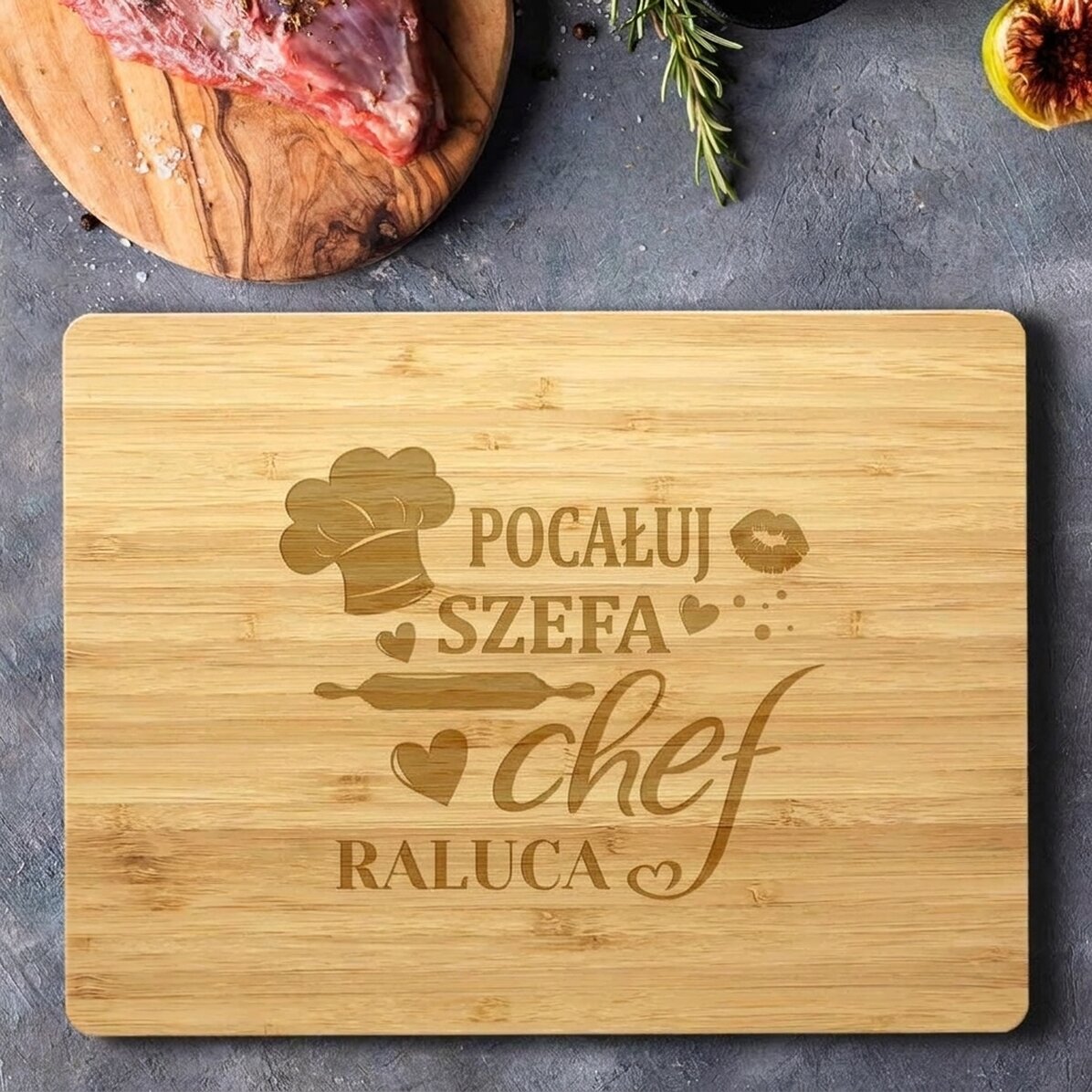 Prostokątna deska do krojenia z bambusa z indywidualnym nadrukiem – Kiss the chef